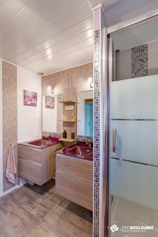 Photographe immobilier : Salle de bain d'une maison T5 sur canéjan
